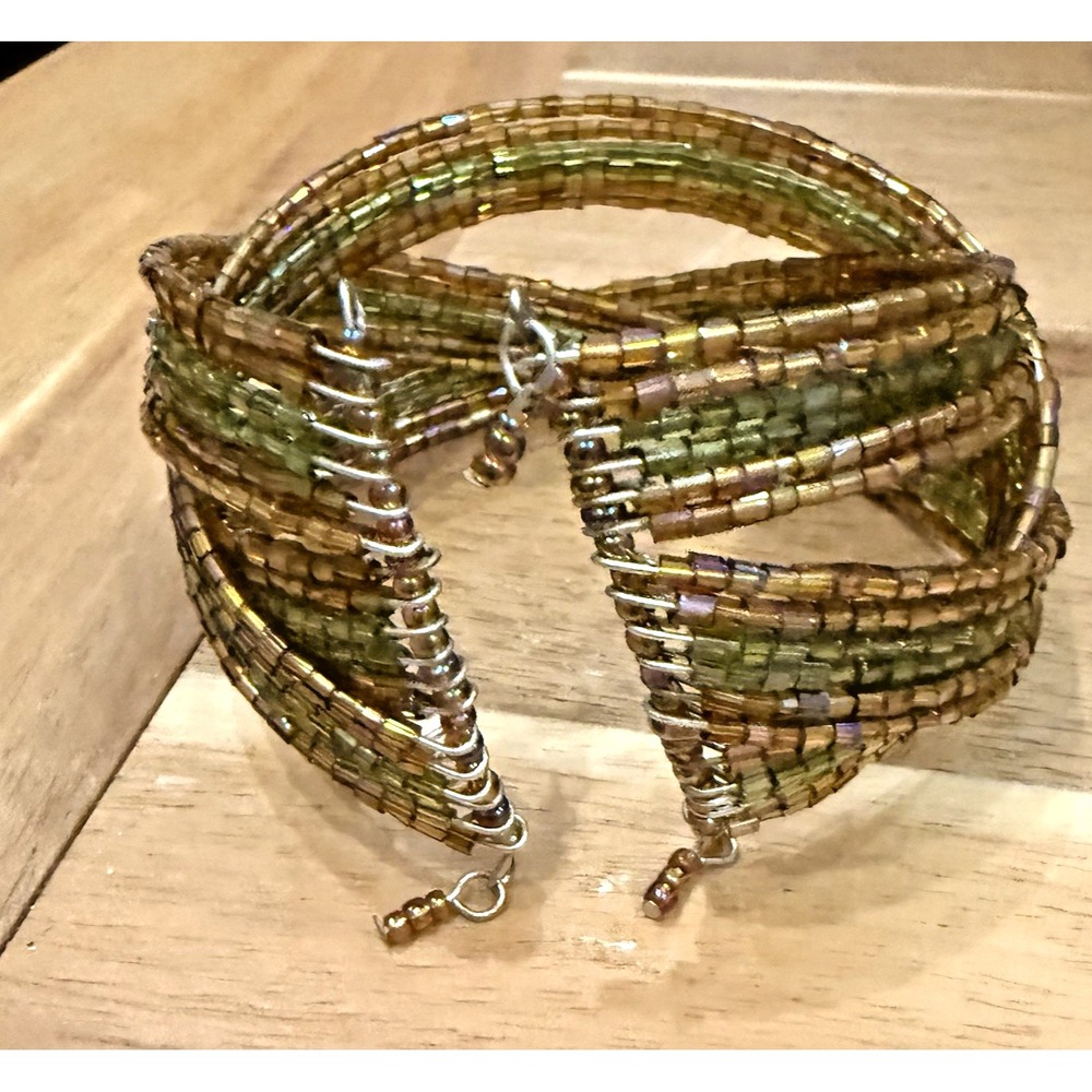 Vtg Handmade Braided Seed Bead Iridescent Tan Green Cuff Wire Bracelet Boho - Picture 6 of 6